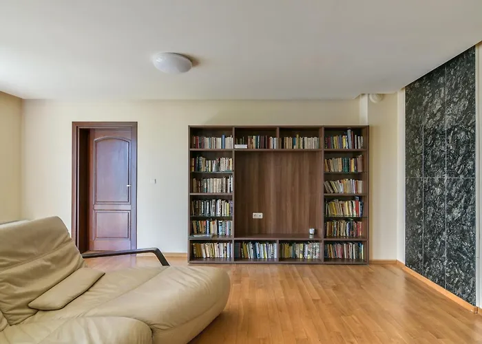 Flat With Monster Living Appartement