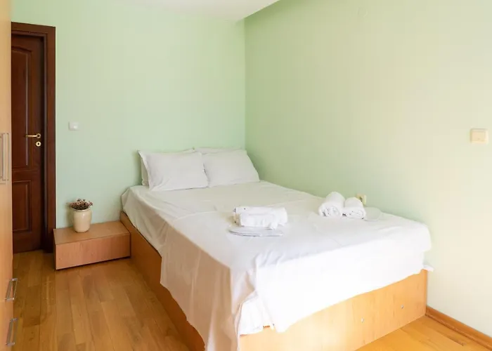 Flat With Monster Living Apartment Warna