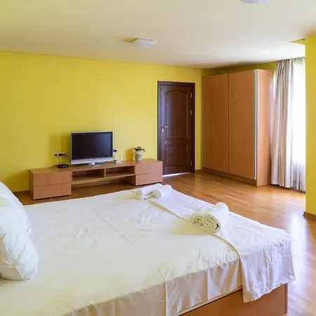Апартамент Flat With Monster Living