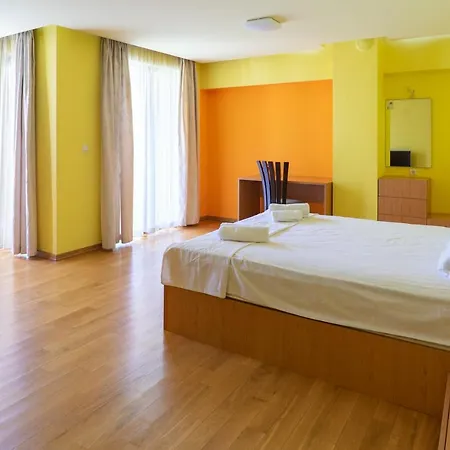 Апартамент Flat With Monster Living Варна